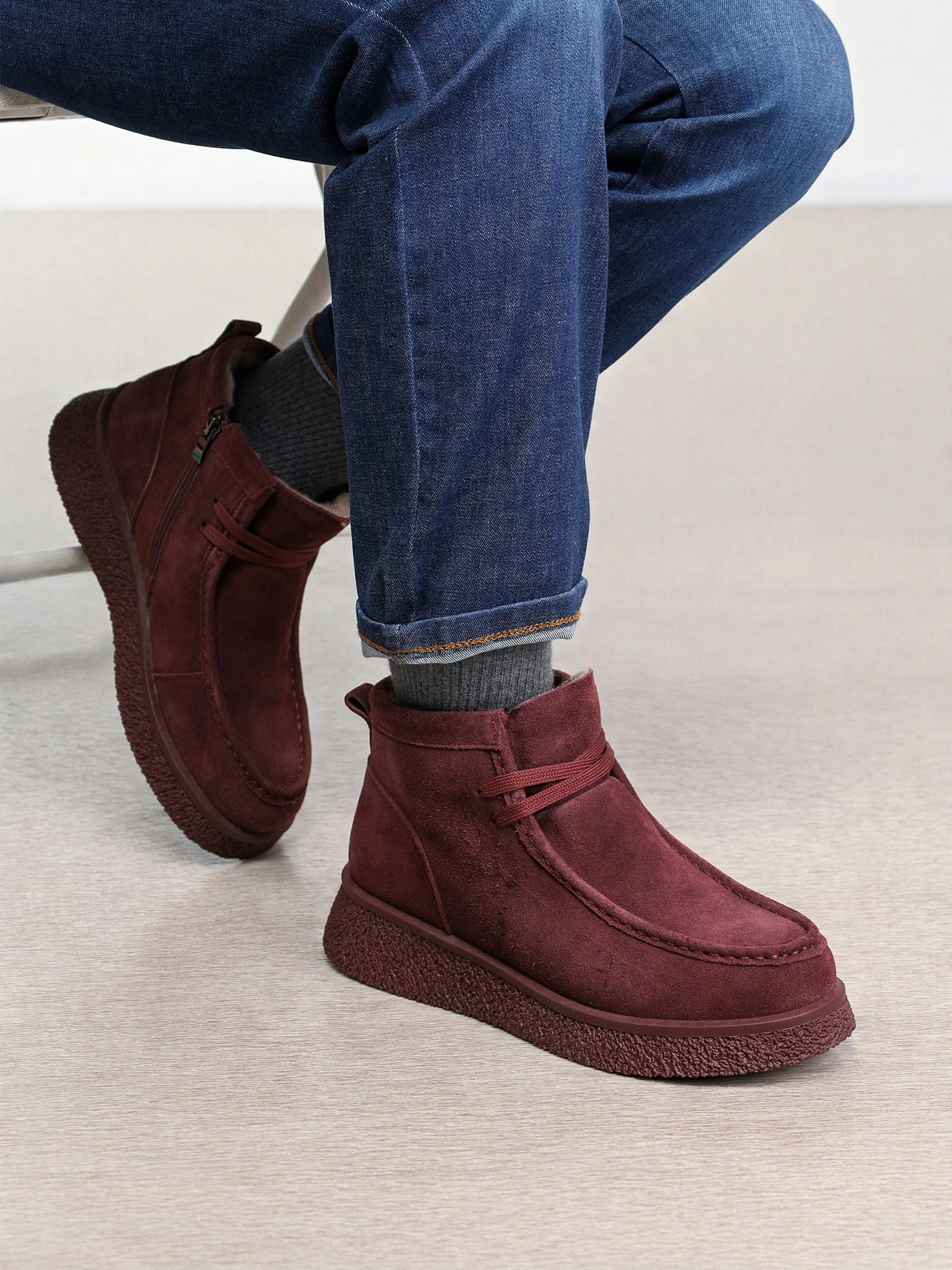 Ботинки бордового цвета из натуральной замшы на средней платформе